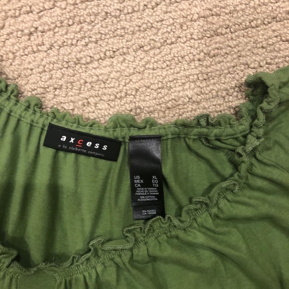 Short sleeve top with ruffle accents - Picture 2 of 3